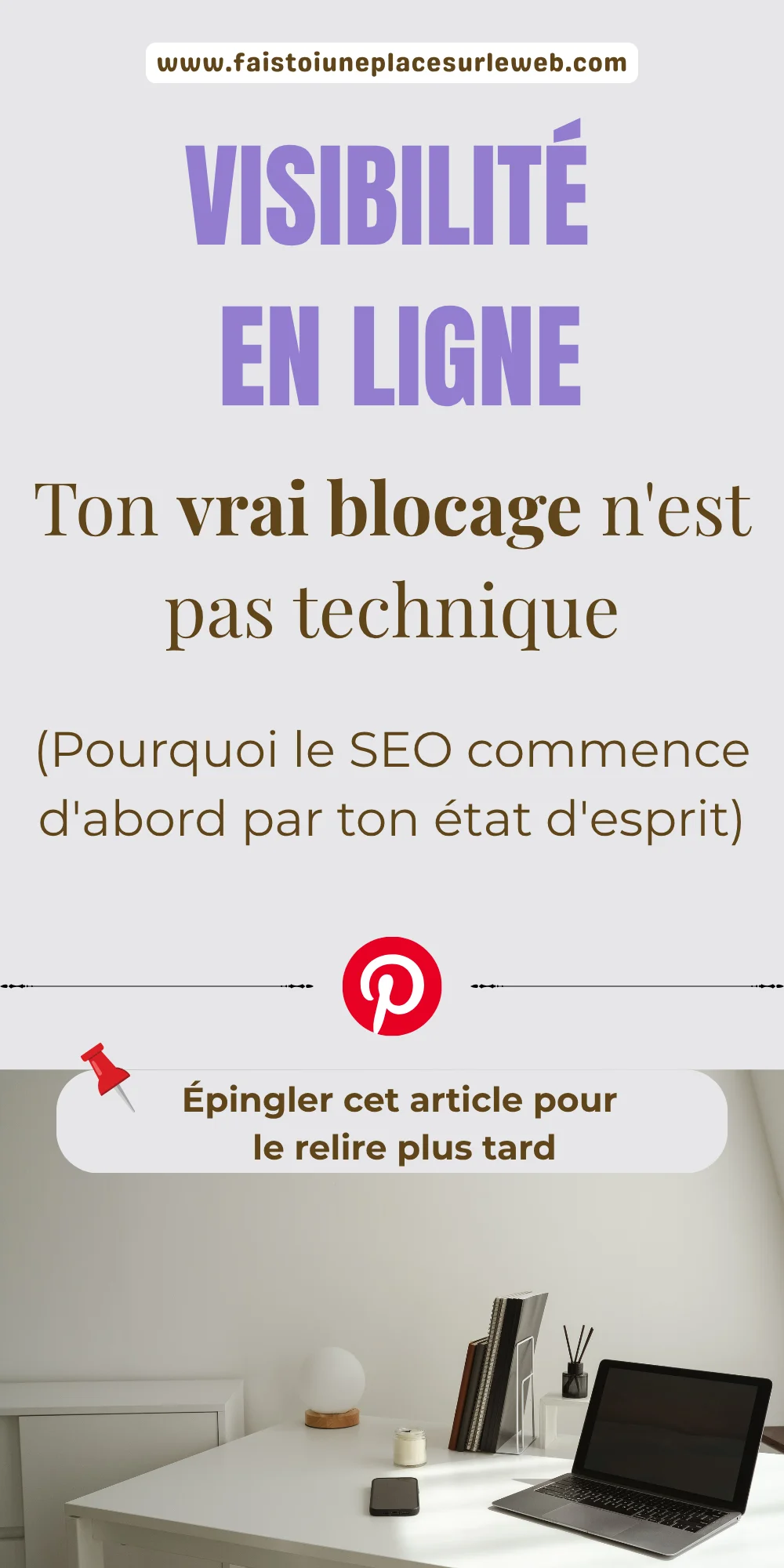 Visuel Pinterest vertical beige montrant un bureau de freelance avec le texte : Visibilité en ligne : le vrai blocage n'est pas technique. Pourquoi le SEO commence d'abord par ton état d'esprit.